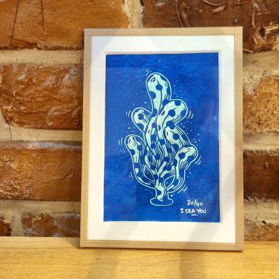 Linogravure algue bretonne, impression artisanale encre bleu roi