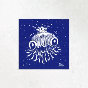 Sérigraphie bretonne Méduse Reine couronnée – blanc sur fond bleu roi format carré – I Sea You Saint-Brieuc